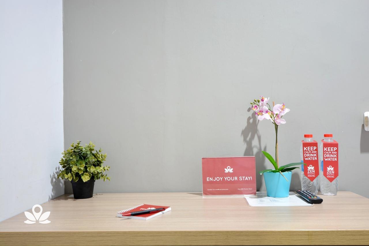 Zen Rooms Karet Pedurenan Jakarta Extérieur photo